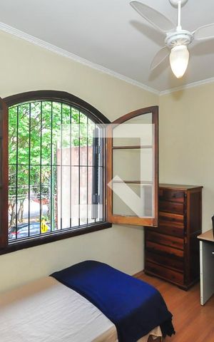 Casa à venda com 280m², 6 quartos e 3 vagas Casa à venda com 280m², 6 quartos e 3 vagasQuarto 2 da Casa 1