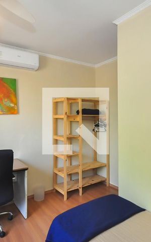 Casa à venda com 280m², 6 quartos e 3 vagas Casa à venda com 280m², 6 quartos e 3 vagasQuarto 2 da Casa 1