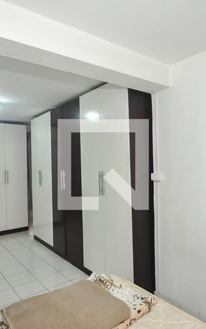 Casa à venda com 280m², 6 quartos e 3 vagas Casa à venda com 280m², 6 quartos e 3 vagasQuarto 2 da Casa 2