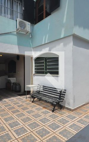 Casa à venda com 280m², 6 quartos e 3 vagas Casa à venda com 280m², 6 quartos e 3 vagasQuintal da Casa 1