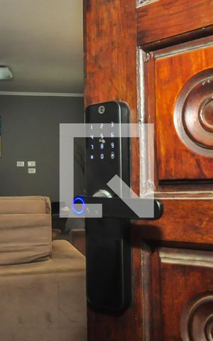 Casa à venda com 280m², 6 quartos e 3 vagas Casa à venda com 280m², 6 quartos e 3 vagasFechadura Eletrônica da Casa 1