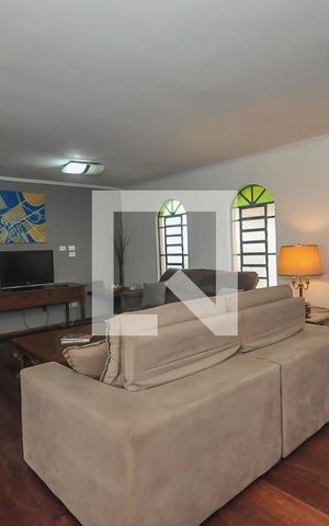 Casa à venda com 280m², 6 quartos e 3 vagas Casa à venda com 280m², 6 quartos e 3 vagasSala Casa 1
