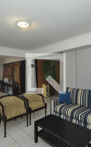 Casa à venda com 280m², 6 quartos e 3 vagas Casa à venda com 280m², 6 quartos e 3 vagasSala da Casa 2