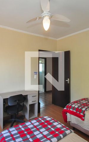 Casa à venda com 280m², 6 quartos e 3 vagas Casa à venda com 280m², 6 quartos e 3 vagasQuarto 1 da Casa 1