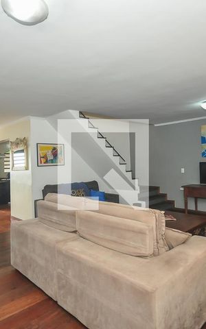 Casa à venda com 280m², 6 quartos e 3 vagas Casa à venda com 280m², 6 quartos e 3 vagasSala Casa 1