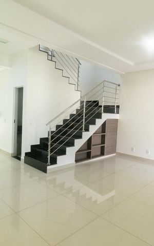 Casa para alugar com 297m², 3 quartos e 4 vagasSala