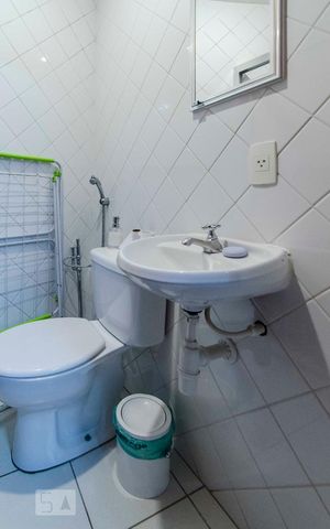 Casa à venda com 200m², 3 quartos e 2 vagasBanheiro de serviço