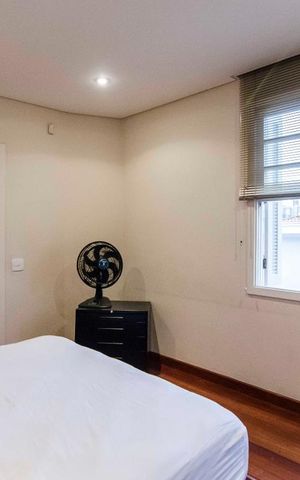 Casa à venda com 200m², 3 quartos e 2 vagasSuíte