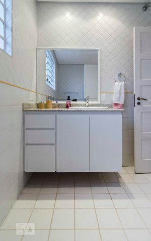 Casa à venda com 200m², 3 quartos e 2 vagasBanheiro