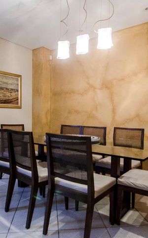 Casa à venda com 200m², 3 quartos e 2 vagasSala