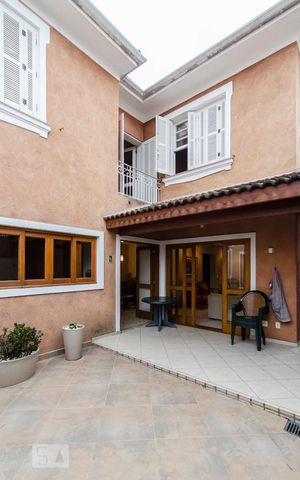 Casa à venda com 200m², 3 quartos e 2 vagasQuintal