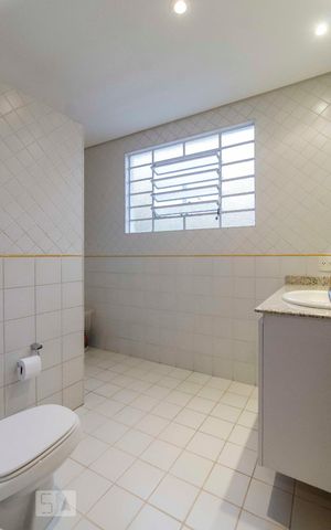 Casa à venda com 200m², 3 quartos e 2 vagasBanheiro
