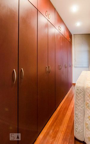 Casa à venda com 200m², 3 quartos e 2 vagasSuíte