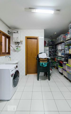 Casa à venda com 200m², 3 quartos e 2 vagasLavanderia