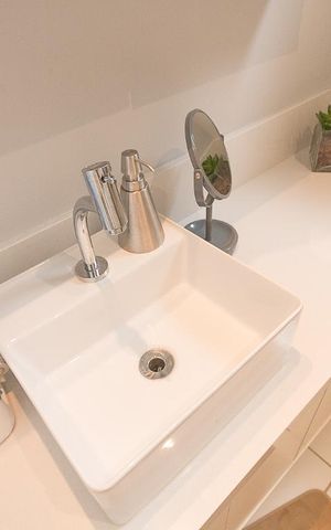 Apartamento à venda com 89m², 2 quartos e 2 vagasBanheiro da suíte 