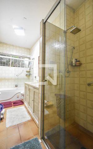Casa à venda com 400m², 3 quartos e 4 vagasBanheiro Suíte 01