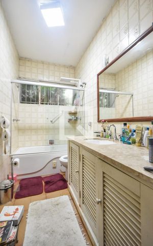 Casa à venda com 400m², 3 quartos e 4 vagasBanheiro Suíte 01
