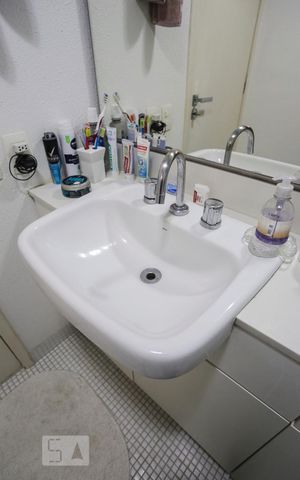 Apartamento à venda com 80m², 2 quartos e 1 vaga Apartamento à venda com 80m², 2 quartos e 1 vagaBanheiro