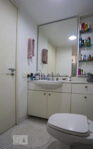 Apartamento à venda com 80m², 2 quartos e 1 vaga Apartamento à venda com 80m², 2 quartos e 1 vagaBanheiro