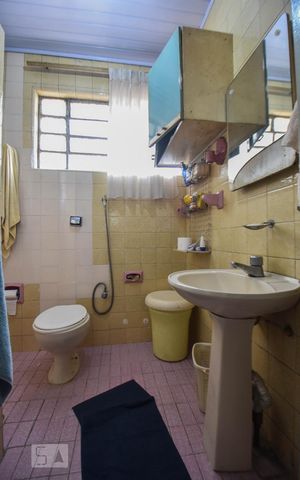 Casa para alugar com 150m², 2 quartos e 2 vagas Casa para alugar com 150m², 2 quartos e 2 vagasBanheiro