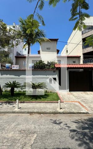 Casa de condomínio para alugar com 109m², 3 quartos e 1 vaga Casa de condomínio para alugar com 109m², 3 quartos e 1 vagaFachada
