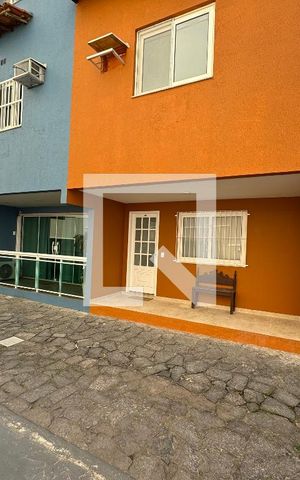 Casa de condomínio para alugar com 109m², 3 quartos e 1 vaga Casa de condomínio para alugar com 109m², 3 quartos e 1 vagaFachada