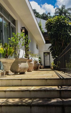 Casa à venda com 600m², 4 quartos e 8 vagas Casa à venda com 600m², 4 quartos e 8 vagasEnstrada Social