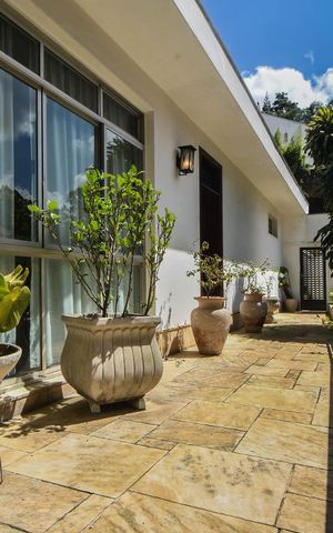 Casa à venda com 600m², 4 quartos e 8 vagas Casa à venda com 600m², 4 quartos e 8 vagasEntada Social
