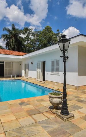 Casa à venda com 600m², 4 quartos e 8 vagas Casa à venda com 600m², 4 quartos e 8 vagasPiscina