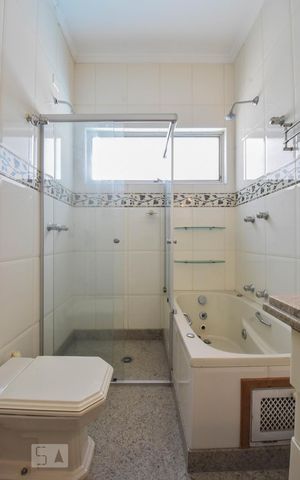 Casa à venda com 600m², 4 quartos e 8 vagas Casa à venda com 600m², 4 quartos e 8 vagasBanheiro Suíte 03
