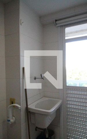 Apartamento para alugar com 68m², 2 quartos e 1 vagaÁrea de serviço