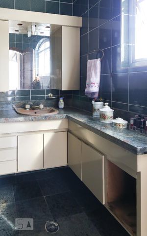 Casa à venda com 380m², 3 quartos e 5 vagasBanheiro da suíte 1