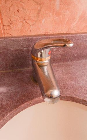 Apartamento à venda com 140m², 3 quartos e 3 vagasBanheiro torneira