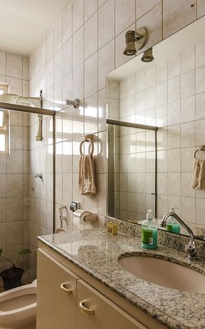 Casa à venda com 413m², 4 quartos e 4 vagas Casa à venda com 413m², 4 quartos e 4 vagasBanheiro Social