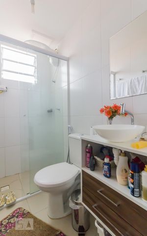Apartamento à venda com 47m², 2 quartos e 1 vaga Apartamento à venda com 47m², 2 quartos e 1 vagaBanheiro