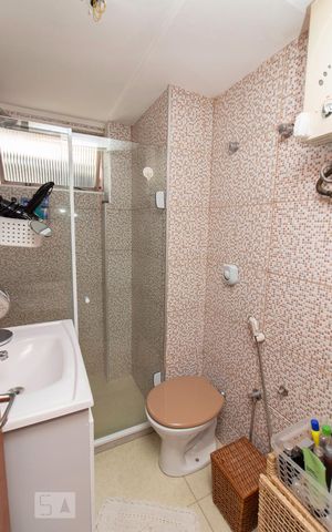 Apartamento à venda com 80m², 2 quartos e 1 vaga Apartamento à venda com 80m², 2 quartos e 1 vagaBanheiro