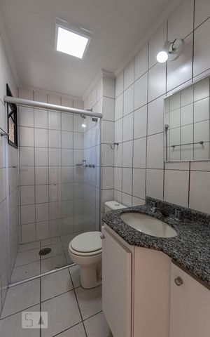 Apartamento à venda com 64m², 2 quartos e 1 vaga Apartamento à venda com 64m², 2 quartos e 1 vagaBanheiro Social