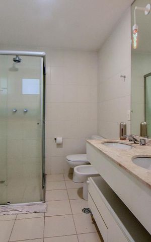 Apartamento à venda com 192m², 4 quartos e 3 vagas Apartamento à venda com 192m², 4 quartos e 3 vagasBanheiro Suíte 01