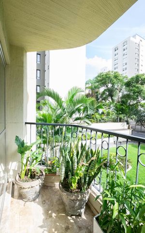 Apartamento à venda com 165m², 4 quartos e 2 vagas Apartamento à venda com 165m², 4 quartos e 2 vagasVaranda Sala