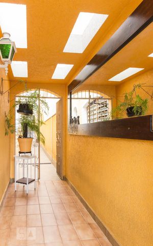 Casa à venda com 200m², 4 quartos e 4 vagasCorredor Lateral