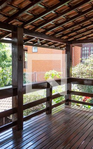 Casa à venda com 300m², 5 quartos e 2 vagas Casa à venda com 300m², 5 quartos e 2 vagasVaranda da Sala