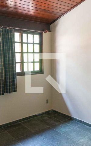 Casa à venda com 300m², 5 quartos e 2 vagas Casa à venda com 300m², 5 quartos e 2 vagasQuarto 4
