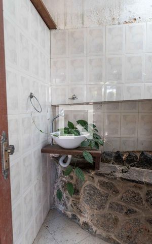 Casa à venda com 300m², 5 quartos e 2 vagas Casa à venda com 300m², 5 quartos e 2 vagasLavabo