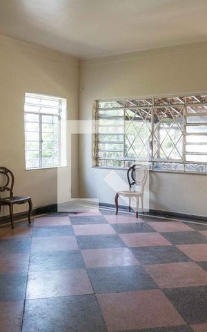 Casa à venda com 300m², 5 quartos e 2 vagas Casa à venda com 300m², 5 quartos e 2 vagasSala
