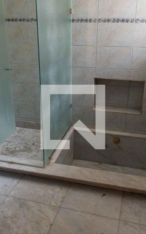 Casa à venda com 300m², 5 quartos e 2 vagas Casa à venda com 300m², 5 quartos e 2 vagasBanheiro