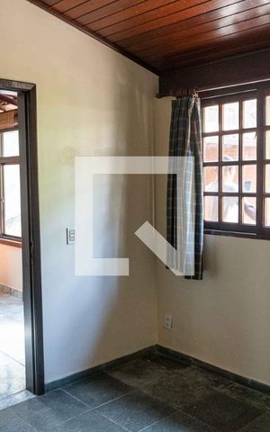 Casa à venda com 300m², 5 quartos e 2 vagas Casa à venda com 300m², 5 quartos e 2 vagasQuarto 4