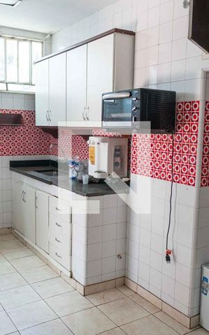 Casa à venda com 300m², 5 quartos e 2 vagas Casa à venda com 300m², 5 quartos e 2 vagasCozinha