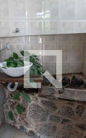 Casa à venda com 300m², 5 quartos e 2 vagas Casa à venda com 300m², 5 quartos e 2 vagasLavabo