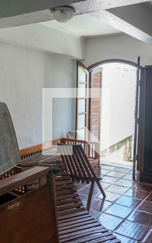 Casa à venda com 300m², 5 quartos e 2 vagas Casa à venda com 300m², 5 quartos e 2 vagasSuíte