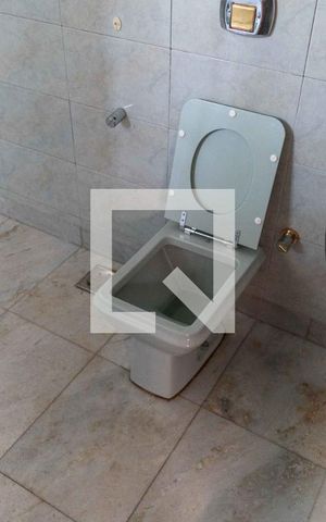 Casa à venda com 300m², 5 quartos e 2 vagas Casa à venda com 300m², 5 quartos e 2 vagasBanheiro